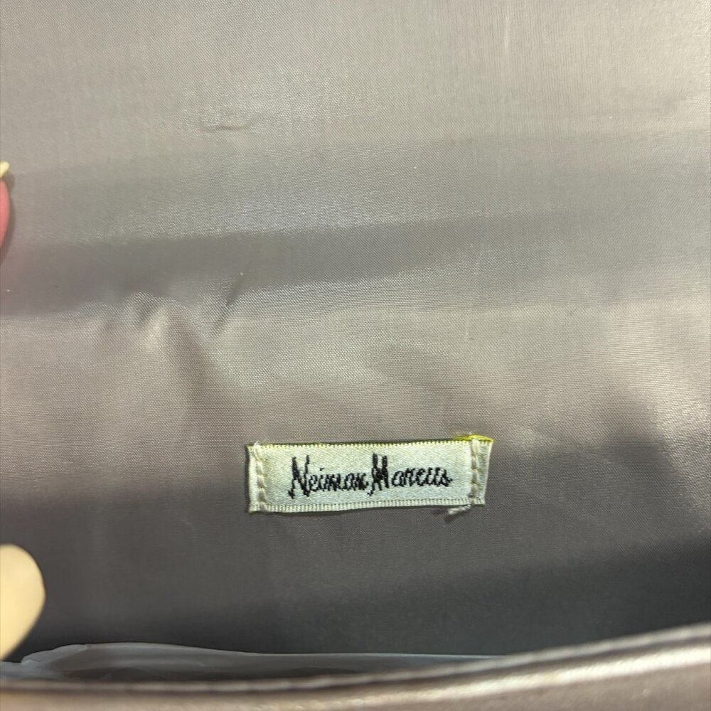 NEIMAN MARCUS VINTAGE SILVER METALLIC QUILTED LEATHER CLUTCH EUC - Picture 3 of 6